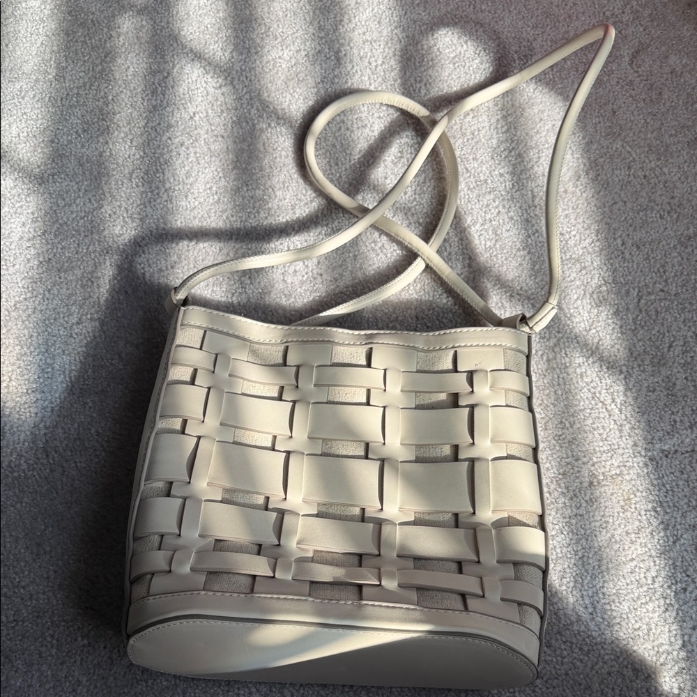 Elegant Cream Woven Shoulder Bag